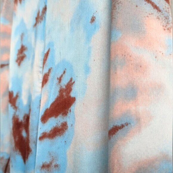 PrettyLittleThing blue tie dye wide leg pants - Picture 4 of 6